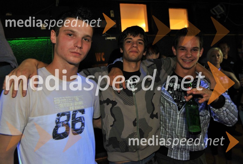 Obiskovalci15. obletnica diskoteke Yucatan