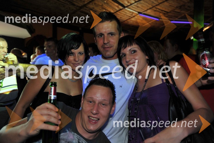 Obiskovalci15. obletnica diskoteke Yucatan