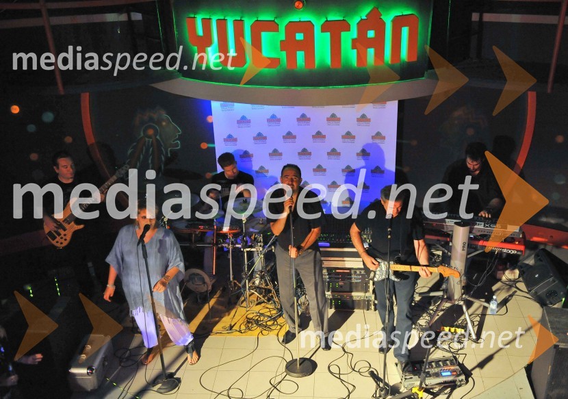 Dražen Zečić, hrvaški pevec s skupino15. obletnica diskoteke Yucatan