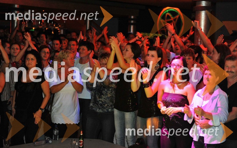 Obiskovalci15. obletnica diskoteke Yucatan