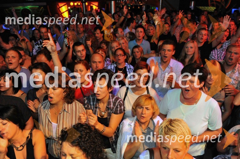 Obiskovalci15. obletnica diskoteke Yucatan