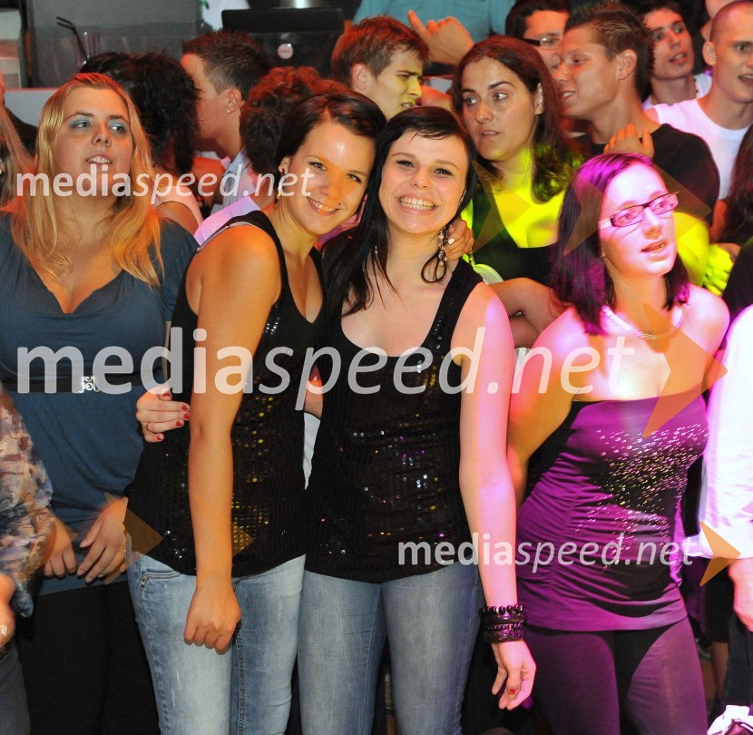Obiskovalke15. obletnica diskoteke Yucatan
