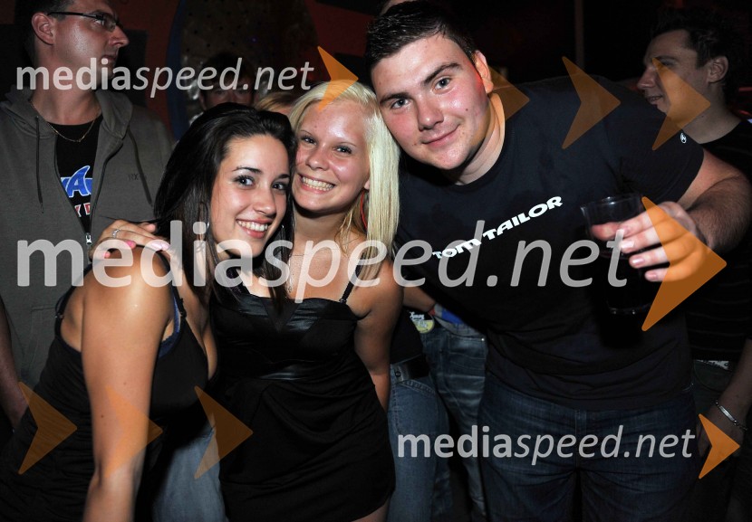 Obiskovalci15. obletnica diskoteke Yucatan