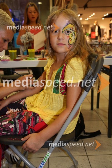 Lina Kuduzović, zmagovalka oddaje Slovenija ima talentEuropark praznuje 10 let, modna revija