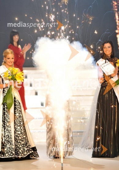 Ajda Sitar, prva spremljevalka Miss Slovenije 2010, Sandra Adam, Miss Slovenije 2010 in Sandra Skutnik, druga spremljevalka Miss Slovenije 2010Miss Slovenije 2010, finale