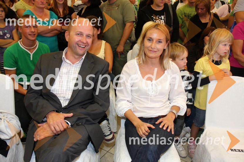 Boštjan Brantuša, direktor trgovskega središča Europark in soprogaEuropark praznuje 10 let, modna revija