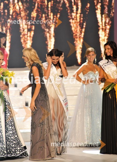 Ajda Sitar, prva spremljevalka Miss Slovenije 2010, Eva Repič, vodja projekta Miss Slovenije in Sandra Adam, Miss Slovenije 2010 ter Sandra Skutnik, druga spremljevalka Miss Slovenije 2010Miss Slovenije 2010, finale