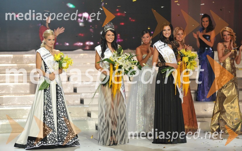 Ajda Sitar, prva spremljevalka Miss Slovenije 2010, Sandra Adam, Miss Slovenije 2010 in Sandra Skutnik, druga spremljevalka Miss Slovenije 2010Miss Slovenije 2010, finale