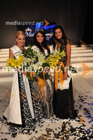 Ajda Sitar, prva spremljevalka Miss Slovenije 2010, Sandra Adam, Miss Slovenije 2010 in Sandra Skutnik, druga spremljevalka Miss Slovenije 2010Miss Slovenije 2010, finale