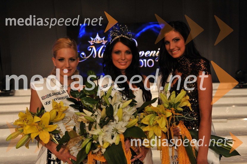 Ajda Sitar, prva spremljevalka Miss Slovenije 2010, Sandra Adam, Miss Slovenije 2010 in Sandra Skutnik, druga spremljevalka Miss Slovenije 2010Miss Slovenije 2010, finale