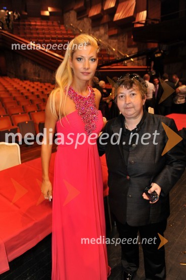 Lucija Gubenšek, voditeljica prireditve ter Dragica Petrovič, režiserka in producentkaMiss Slovenije 2010, finale