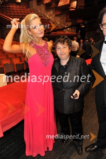 Lucija Gubenšek, voditeljica prireditve ter Dragica Petrovič, režiserka in producentkaMiss Slovenije 2010, finale