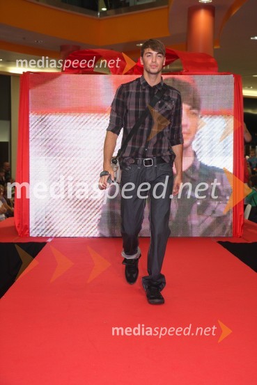 Dejan Lučič, manekenEuropark praznuje 10 let, modna revija