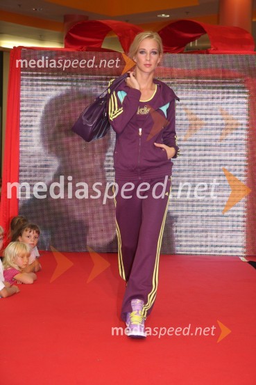 Sara Hudarin, manekenkaEuropark praznuje 10 let, modna revija