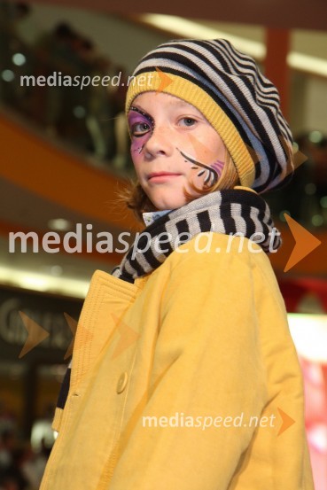 Mlada manekenkaEuropark praznuje 10 let, modna revija