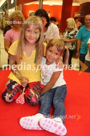 Lina Kuduzović, zmagovalka oddaje Slovenija ima talent in ...Europark praznuje 10 let, modna revija