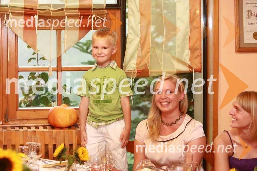 Lan Žiga Anderlič in Martina Anderlič  	Gostilna Anderlič: Uporaba bučnega olja v kulinariki