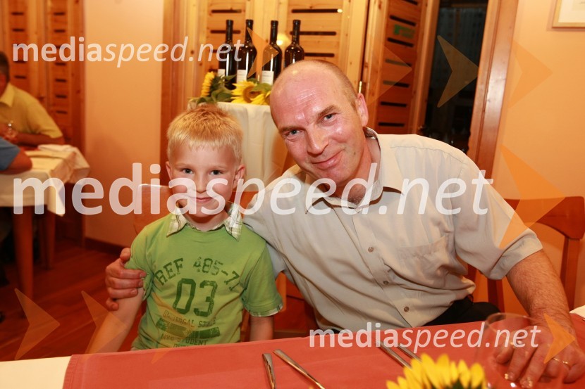 Jože Anderlič , lastnik gostilne Anderlič in njegov sin Lan ŽigaGostilna Anderlič: Uporaba bučnega olja v kulinariki