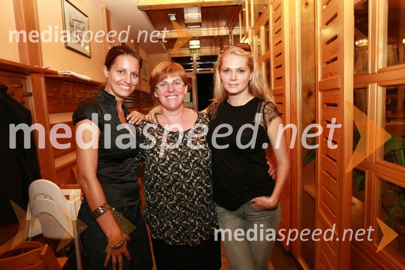 Mihaela Margan - Miša, novinarka, manekenka in Playboyeva zajčica in Jasna Anderlič, lastnica gostilne Anderlič ter Maša Merc, Miss Slovenije 2000Gostilna Anderlič: Uporaba bučnega olja v kulinariki