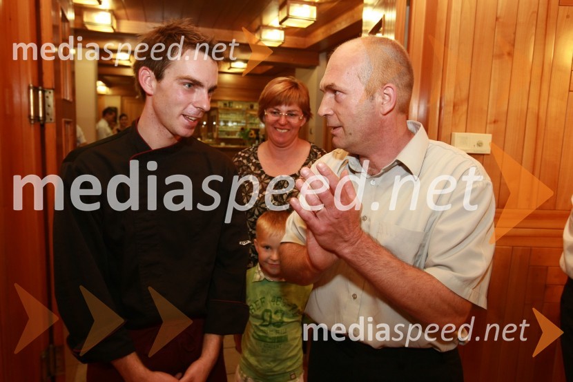 Kristjan Anderlič ter Jasna in Jože Anderlič , lastnika gostilne Anderlič ter Lan Žiga AnderličGostilna Anderlič: Uporaba bučnega olja v kulinariki
