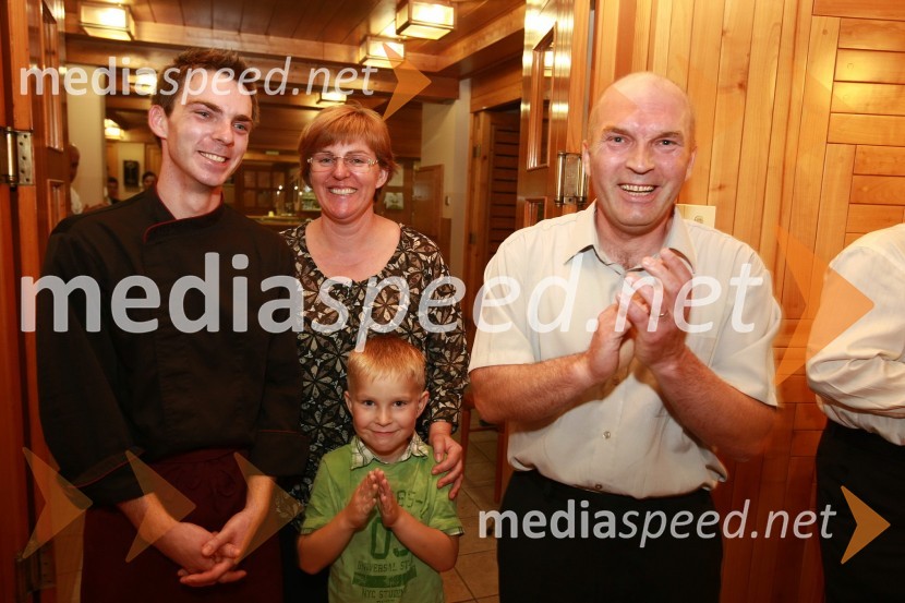 Kristjan Anderlič ter Jasna in Jože Anderlič , lastnika gostilne Anderlič ter Lan Žiga AnderličGostilna Anderlič: Uporaba bučnega olja v kulinariki