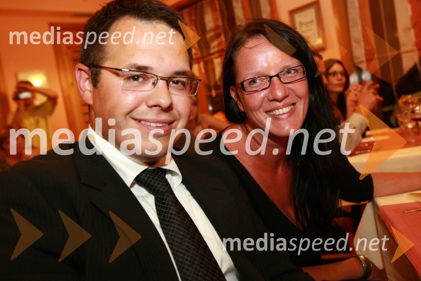 Jure Struc, direktor marketinga družbe Pivovarna Laško d.d in življenjska sopotnica Aleksandra Kohek  	 
	Gostilna Anderlič: Uporaba bučnega olja v kulinariki