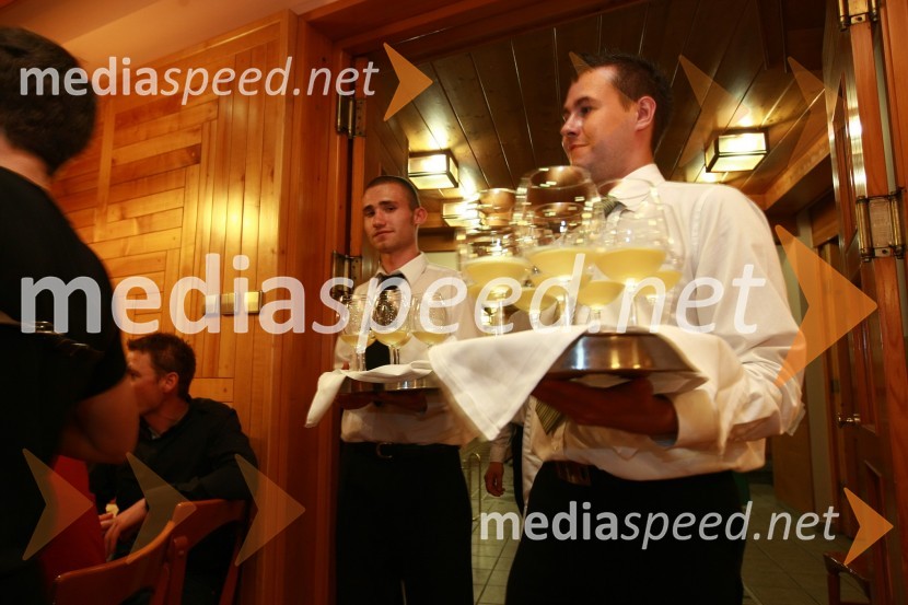 ... in Primož VipotnikGostilna Anderlič: Uporaba bučnega olja v kulinariki