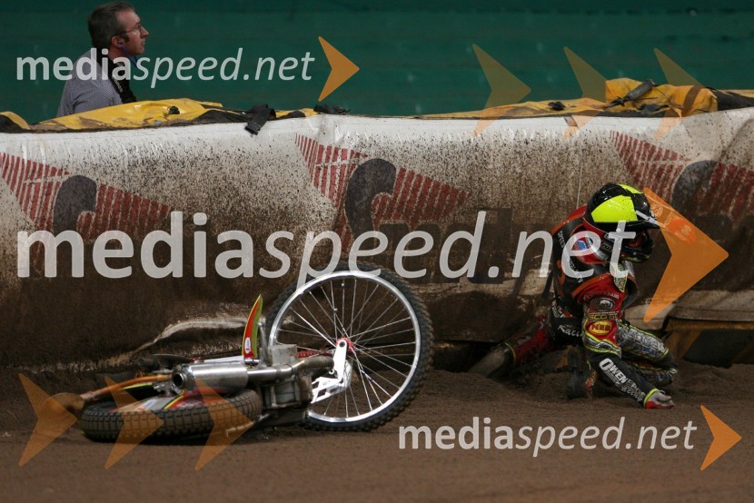 Leigh Adams (Avstralija) po padcuSPEEDWAY GRAND PRIX, VN Velike Britanije 2006, dirka