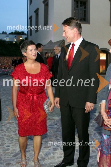 Mojca Redjko, direktorica Lutkovnega gledališča Maribor in dr. Henrik Gjerkeš, minister za lokalno samoupravo in regionalni razvojLutkovno gledališče Maribor, odprtje