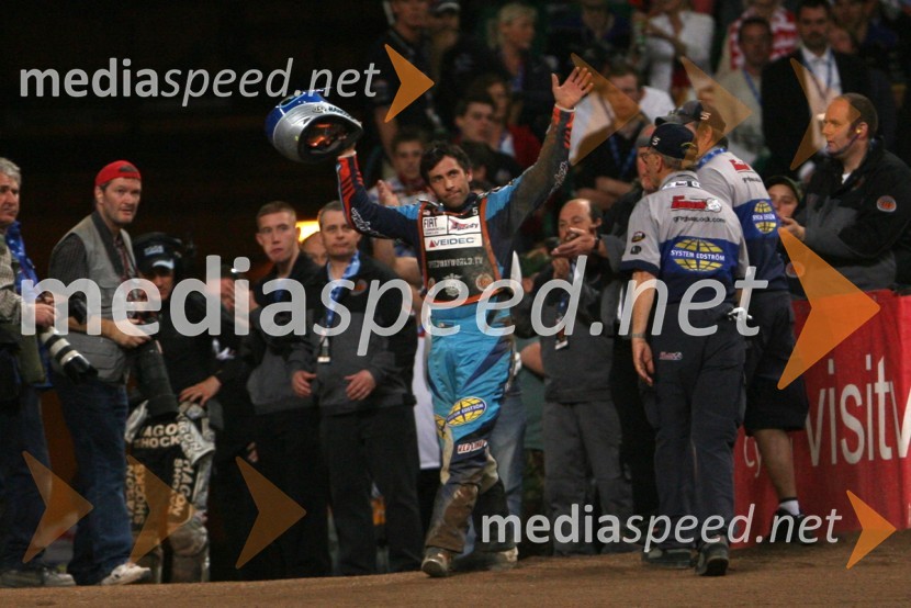 Greg Hancock (ZDA) pozdrav svojim navijačemSPEEDWAY GRAND PRIX, VN Velike Britanije 2006, dirka