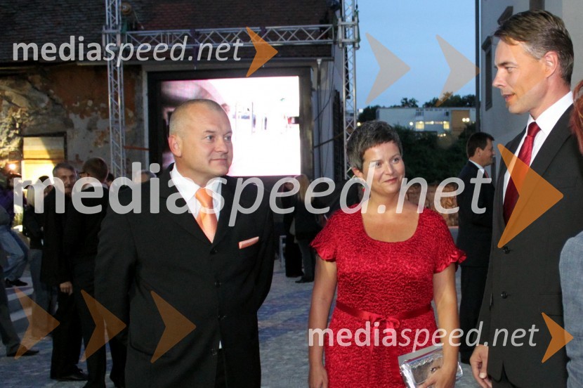 Franc Kangler, župan Mestne občine Maribor, Mojca Redjko, direktorica Lutkovnega gledališča Maribor in dr. Henrik Gjerkeš, minister za lokalno samoupravo in regionalni razvojLutkovno gledališče Maribor, odprtje