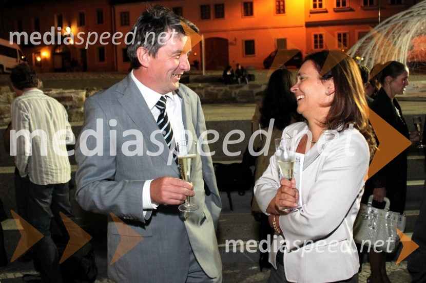 Jožef Školč, državni sekretar in dr. Suzana Žilič Fišer, predavateljica na študijski smeri Medijske komunikacije na FERI Univerze v MariboruLutkovno gledališče Maribor, odprtje