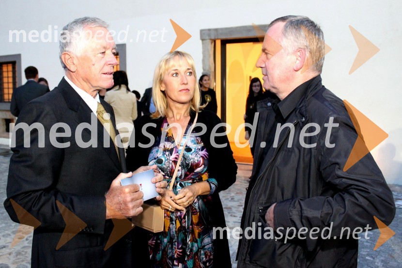 Tone Vogrinec in soproga Alenka ter Boris Vugrinec, fotoreporter časnika VečerLutkovno gledališče Maribor, odprtje