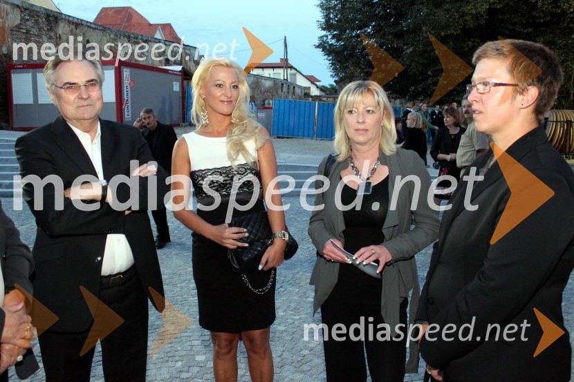 Dr. Jože Glogovšek, mestni svetnik Mestne občine Maribor,  	Darja Lampret, mariborska mestna svetnica, Tatjana Mileta, direktorica GIZ Stari Maribor ter programska vodja festivala Špasfest in Aleksandra Berberih SlanaLutkovno gledališče Maribor, odprtje