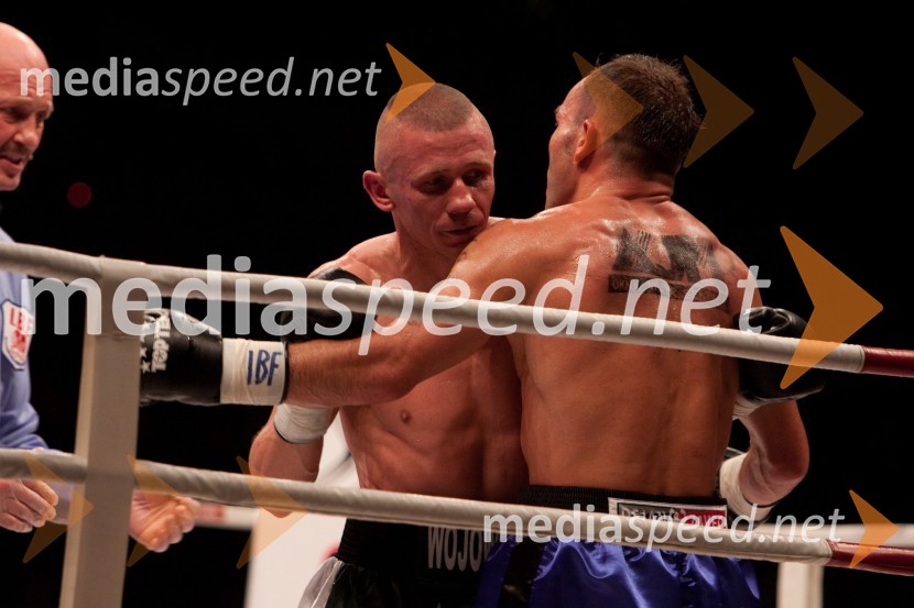 Rafal Jackiewicz, izzivalec Dejana Zavca in Dejan Zavec, svetovni prvak v velterski kategoriji po verziji IBFDejan Zavec in Rafal Jackiewicz, dvoboj za ubranitev naslova svetovnega IBF prvaka