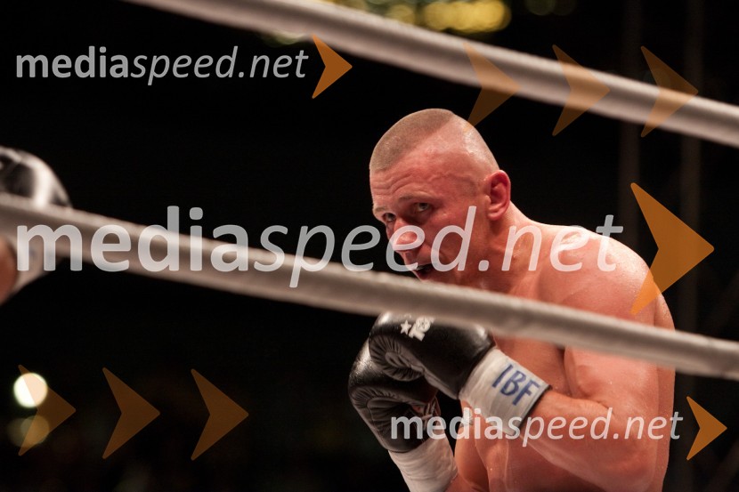 Rafal Jackiewicz, izzivalec Dejana ZavcaDejan Zavec in Rafal Jackiewicz, dvoboj za ubranitev naslova svetovnega IBF prvaka