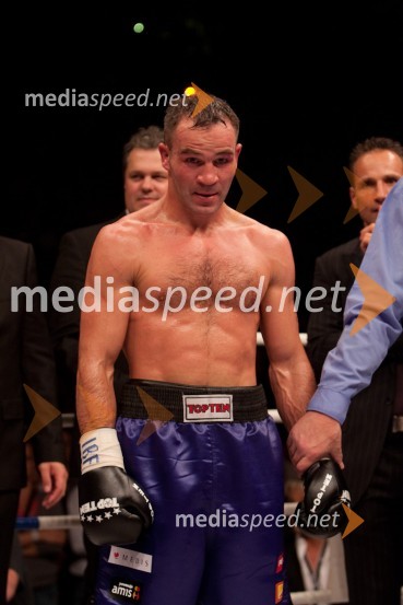 Dejan Zavec, svetovni prvak v velterski kategoriji po verziji IBFDejan Zavec in Rafal Jackiewicz, dvoboj za ubranitev naslova svetovnega IBF prvaka