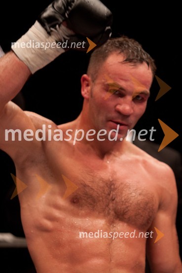 Dejan Zavec, svetovni prvak v velterski kategoriji po verziji IBFDejan Zavec in Rafal Jackiewicz, dvoboj za ubranitev naslova svetovnega IBF prvaka