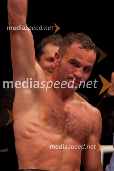 Dejan Zavec, svetovni prvak v velterski kategoriji po verziji IBFDejan Zavec in Rafal Jackiewicz, dvoboj za ubranitev naslova svetovnega IBF prvaka