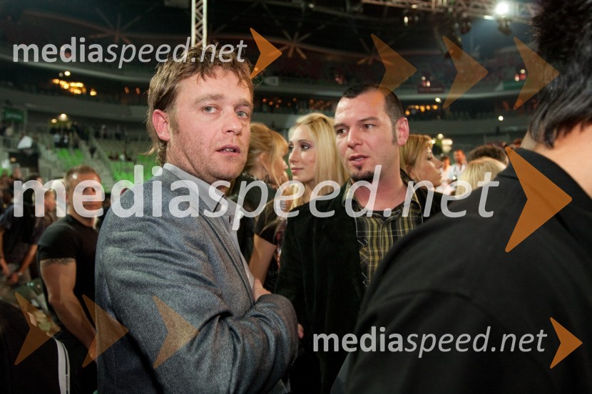 Grega Skočir, pevec skupine Big Foot Mama in Tomi Meglič, pevec skupine SiddhartaDejan Zavec in Rafal Jackiewicz, dvoboj za ubranitev naslova svetovnega IBF prvaka