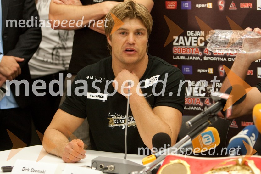 Dirk Dzemski, trener Dejana ZavcaDejan Zavec in Rafal Jackiewicz, dvoboj za ubranitev naslova svetovnega IBF prvaka