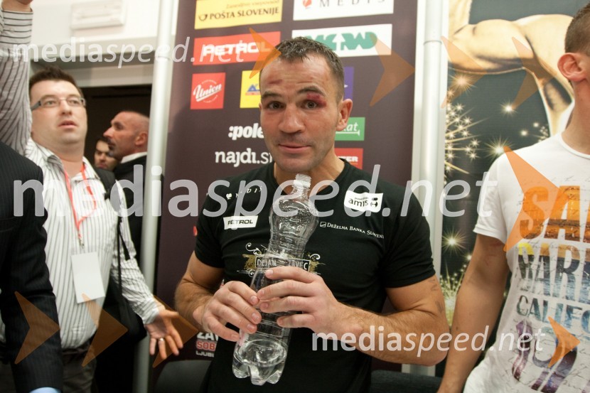 Dejan Zavec, svetovni prvak v velterski kategoriji po verziji IBFDejan Zavec in Rafal Jackiewicz, dvoboj za ubranitev naslova svetovnega IBF prvaka