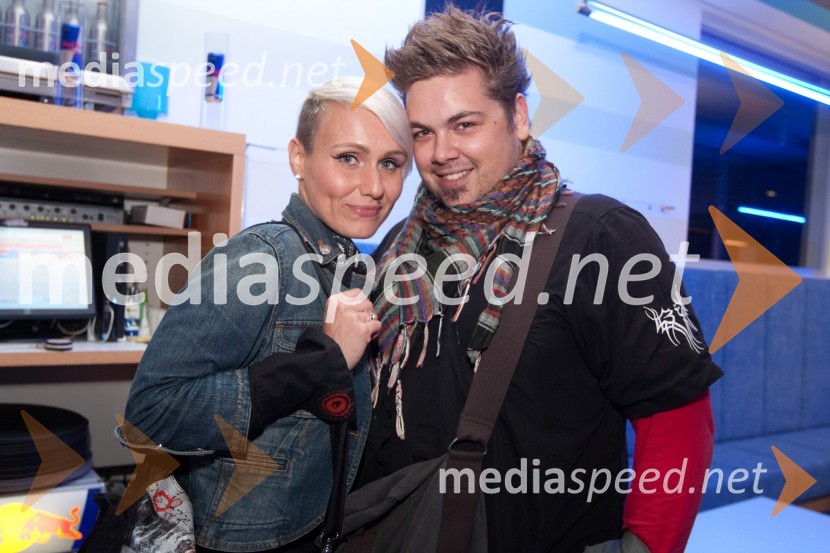 Jelena Kovačevič, tv voditeljica in Nec Simšič, novinar, igralecDejan Zavec in Rafal Jackiewicz, dvoboj za ubranitev naslova svetovnega IBF prvaka