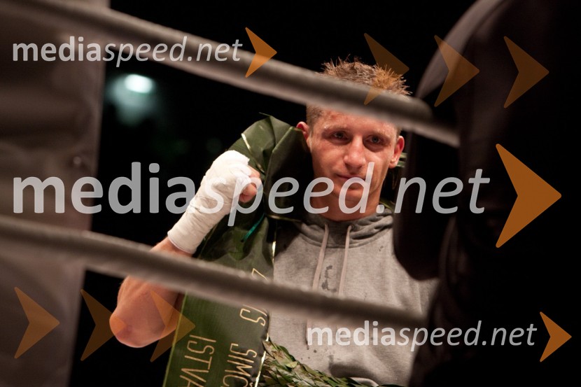 Denis Simčič, slovenski boksarDejan Zavec in Rafal Jackiewicz, dvoboj za ubranitev naslova svetovnega IBF prvaka