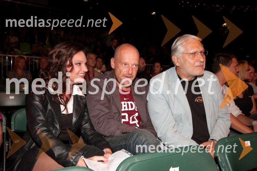 Alenka Gotar, pevka, Peter Musevski, igralec in Boris Cavazza, igralecDejan Zavec in Rafal Jackiewicz, dvoboj za ubranitev naslova svetovnega IBF prvaka