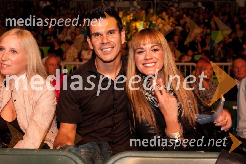 Rebeka Dremelj, pevka in njen fant SandiDejan Zavec in Rafal Jackiewicz, dvoboj za ubranitev naslova svetovnega IBF prvaka