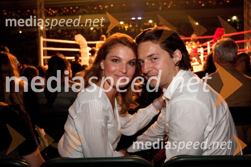 Martin Štibernik, ansambel Slapovi in spremljevalka JasminaDejan Zavec in Rafal Jackiewicz, dvoboj za ubranitev naslova svetovnega IBF prvaka