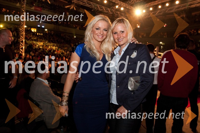 Katja Fašink, pevka in vizažistka ter Alja Novak, oblikovalka čevljevDejan Zavec in Rafal Jackiewicz, dvoboj za ubranitev naslova svetovnega IBF prvaka