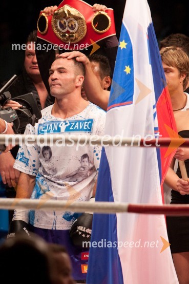 Dejan Zavec, svetovni prvak v velterski kategoriji po verziji IBFDejan Zavec in Rafal Jackiewicz, dvoboj za ubranitev naslova svetovnega IBF prvaka