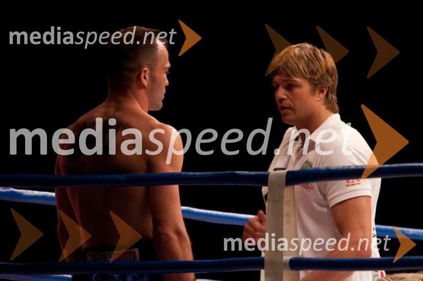 Dejan Zavec, svetovni prvak v velterski kategoriji po verziji IBF in Dirk Dzemski, trener Dejana ZavcaDejan Zavec in Rafal Jackiewicz, dvoboj za ubranitev naslova svetovnega IBF prvaka